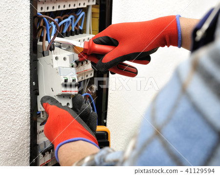 Young electrician technician at work  41129594