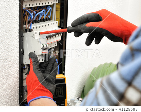 Young electrician technician at work  41129595
