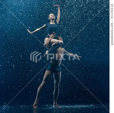 Young couple of ballet dancers dancing unde rwater drops Young couple of ballet dancers dancing unde rwater drops 41130110