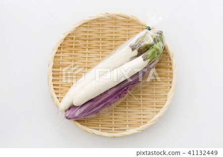 白色長茄子和淡紫色長茄子 41132449