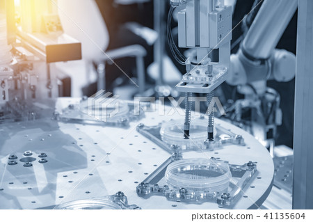 The assembly line with the pneumatic system 41135604