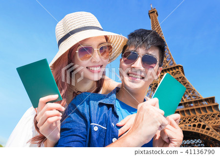 couple travel to paris couple travel to paris 41136790