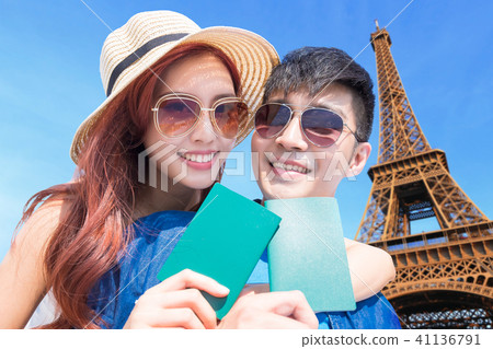 couple travel to paris couple travel to paris 41136791
