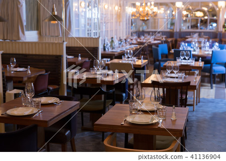 Image of empty hall restaurant 41136904