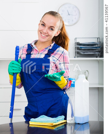cleaner girl working cleaner girl working 41139567