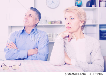 Mature couple quarrels 41139907