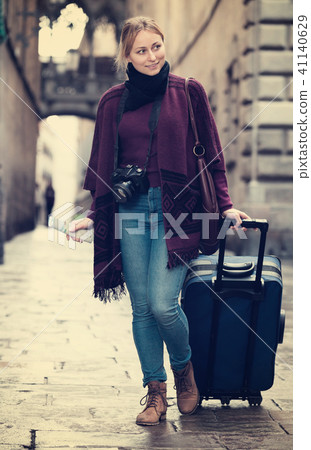 Woman walking looking curious in the city Woman walking looking curious in the city 41140629