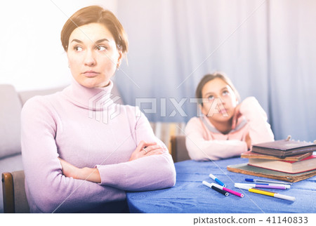 Mother upset her daughter 41140833