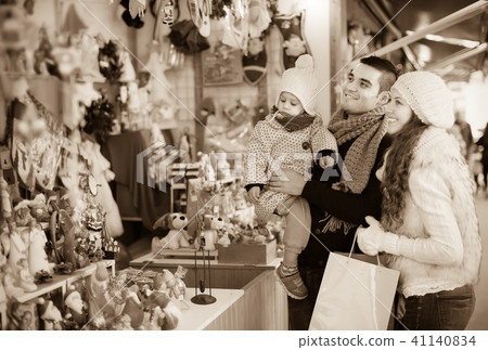 Happy family at Christmas market 41140834