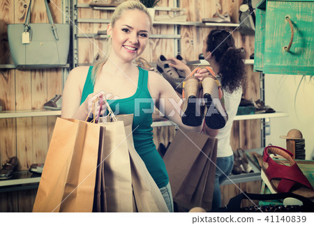 Young woman choosing a pair of shoes 41140839