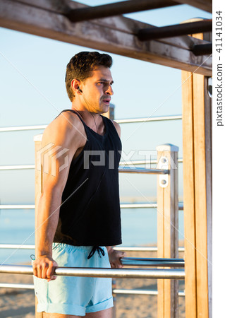 Man doing dips on parallel bars 41141034