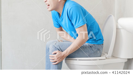 man feel pain with constipation 41142024