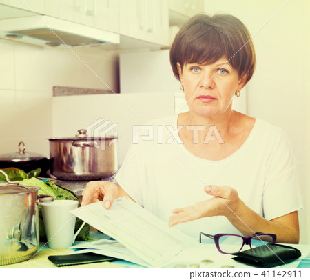 stressful woman paying bills 41142911