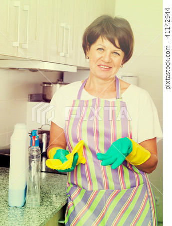 senior woman cleaning senior woman cleaning 41142944