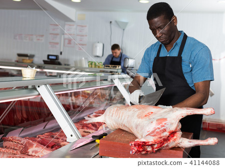 Seller preparing meat of lamb Seller preparing meat of lamb 41144088