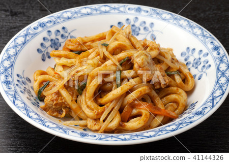 Curry noodles udon 41144326