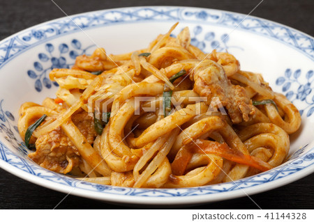 Curry noodles udon 41144328