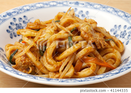 Curry noodles udon 41144335