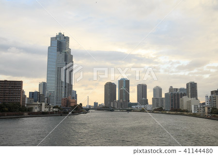 Sumida river in fine weather (fall) 41144480