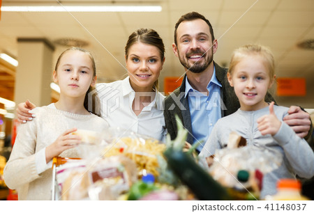 Family with purchases in supermarket Family with purchases in supermarket 41148037