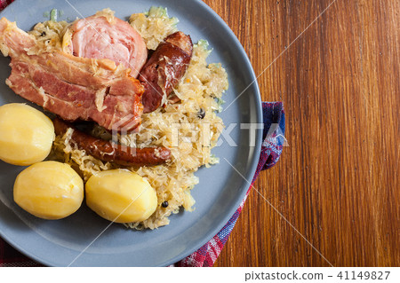 Choucroute garnie. Alsatian sauerkraut 41149827