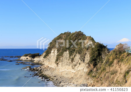 A waterside landscape (Kanagawa prefecture, Nagasakazaki, winter) 41150823