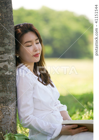 Taking a rest below tree with a sunny day Taking a rest below tree with a sunny day 41151544