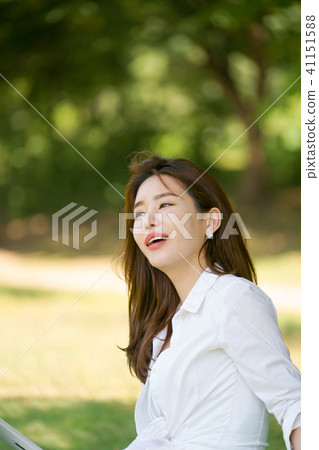 Taking a rest below tree with a sunny day 41151588