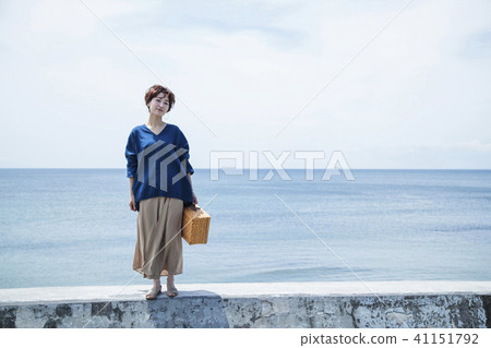 海洋女性旅遊觀光短途步行步行女性旅行獨自旅行 41151792
