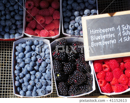 cariety berries in the market, blueberry, raspberr cariety berries in the market, blueberry, raspberr 41152613