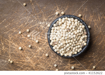 Close up of pepper corns Close up of pepper corns 41152622