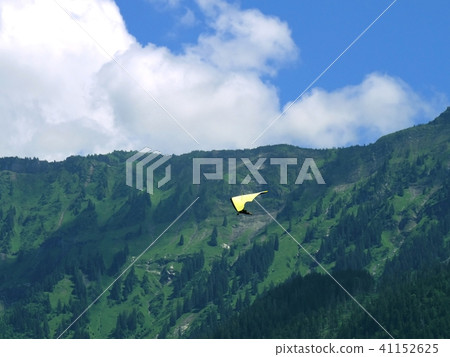 paragliding, parachute mountain in Switzerland paragliding, parachute mountain in Switzerland 41152625