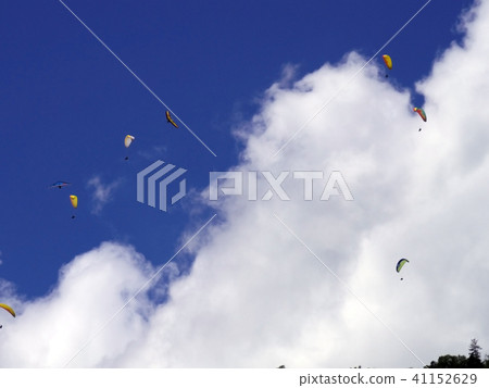 paragliding, parachute mountain in Switzerland paragliding, parachute mountain in Switzerland 41152629