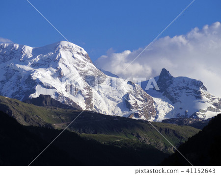 alps view in switzerland with beautiful cloud 41152643