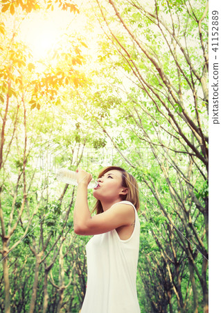 Portrait of young beautiful  woman wearing  41152889