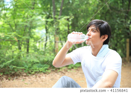 Men who hydrate 41156841