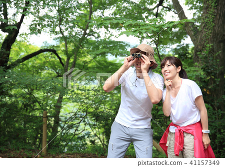 Hiking couple 41157349