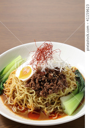 No soup bargain carrying noodles background image Vertical composition No soup bargain carrying noodles background image Vertical composition 41159623