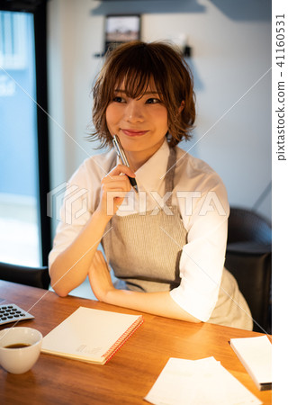 Cafe shop clerk woman 41160531