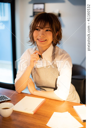 Cafe shop clerk woman Cafe shop clerk woman 41160532