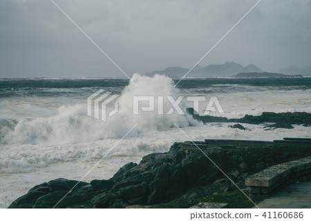 Waves breaking on rock on the coast of Baiona 41160686