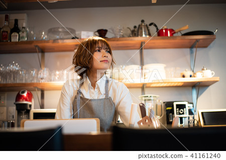 Cafe shop clerk woman Cafe shop clerk woman 41161240