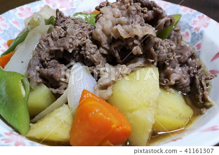 Meat and potatoes 41161307