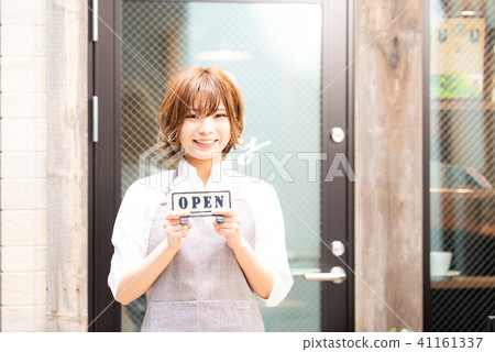 Cafe shop clerk woman 41161337