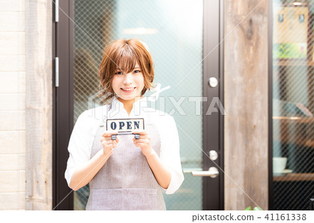 Cafe shop clerk woman 41161338