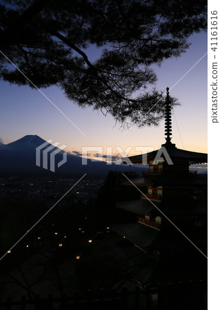 富士山和墓葬塔 富士山和墓葬塔 41161616