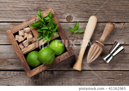 Mojito cocktail ingredients box Mojito cocktail ingredients box 41162965