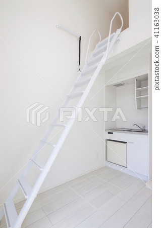 Room with a loft 41163038