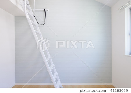 Room with a loft 41163039