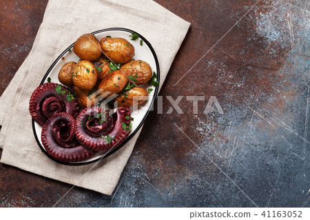 Grilled octopus with small potatoes Grilled octopus with small potatoes 41163052